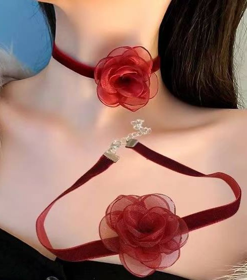 چوکر قرمز